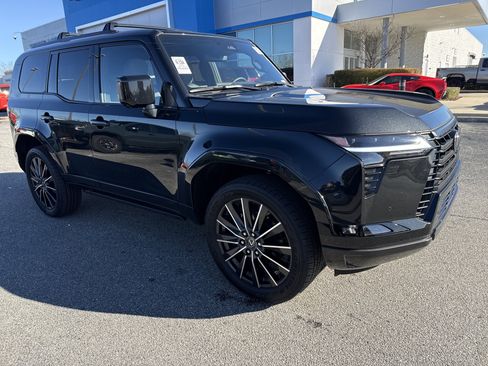 Used 2024 Lexus GX 550 image 2