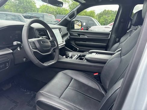Used 2024 Jeep Wagoneer Series III w/ Premium Group I AWD/4WD image 3