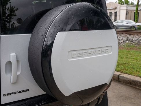 Used 2023 Land Rover Defender 110 V8 AWD/4WD image 9