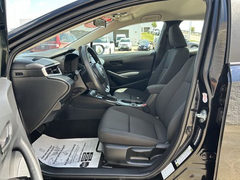 Certified 2025 Toyota Corolla LE FWD image 7