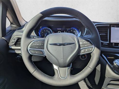 New 2026 Chrysler Pacifica Select FWD image 15
