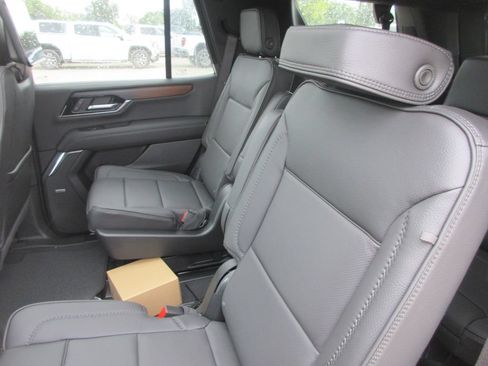 New 2026 GMC Yukon Denali w/ Denali Reserve Package AWD/4WD image 13