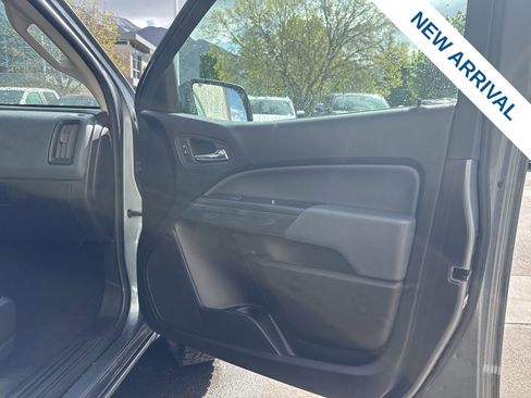 Used 2022 Chevrolet Colorado Z71 AWD/4WD image 9