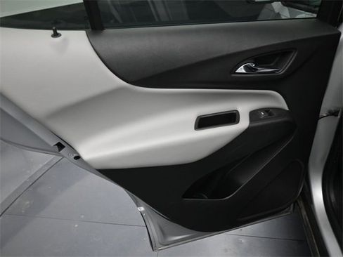 Used 2019 Chevrolet Equinox LS w/ LS Convenience Package image 15
