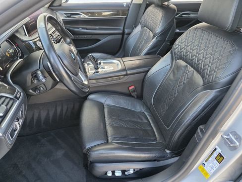 Used 2019 BMW 750i w/ Executive Package image 11