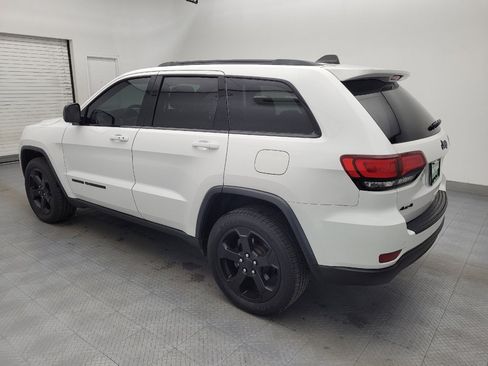 Used 2020 Jeep Grand Cherokee Laredo image 3