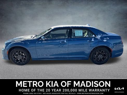 Used 2022 Chrysler 300 Touring L w/ Comfort Group image 3