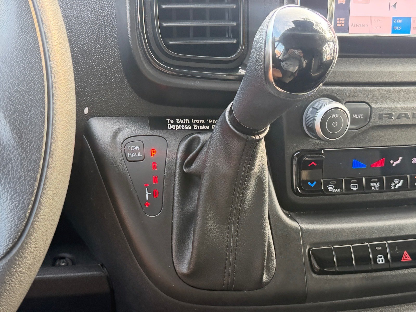 Used 2025 RAM ProMaster 2500 w/ U-Haul Equipment Group FWD image 27
