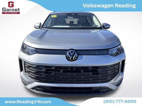 New 2025 Volkswagen Tiguan SE image 8