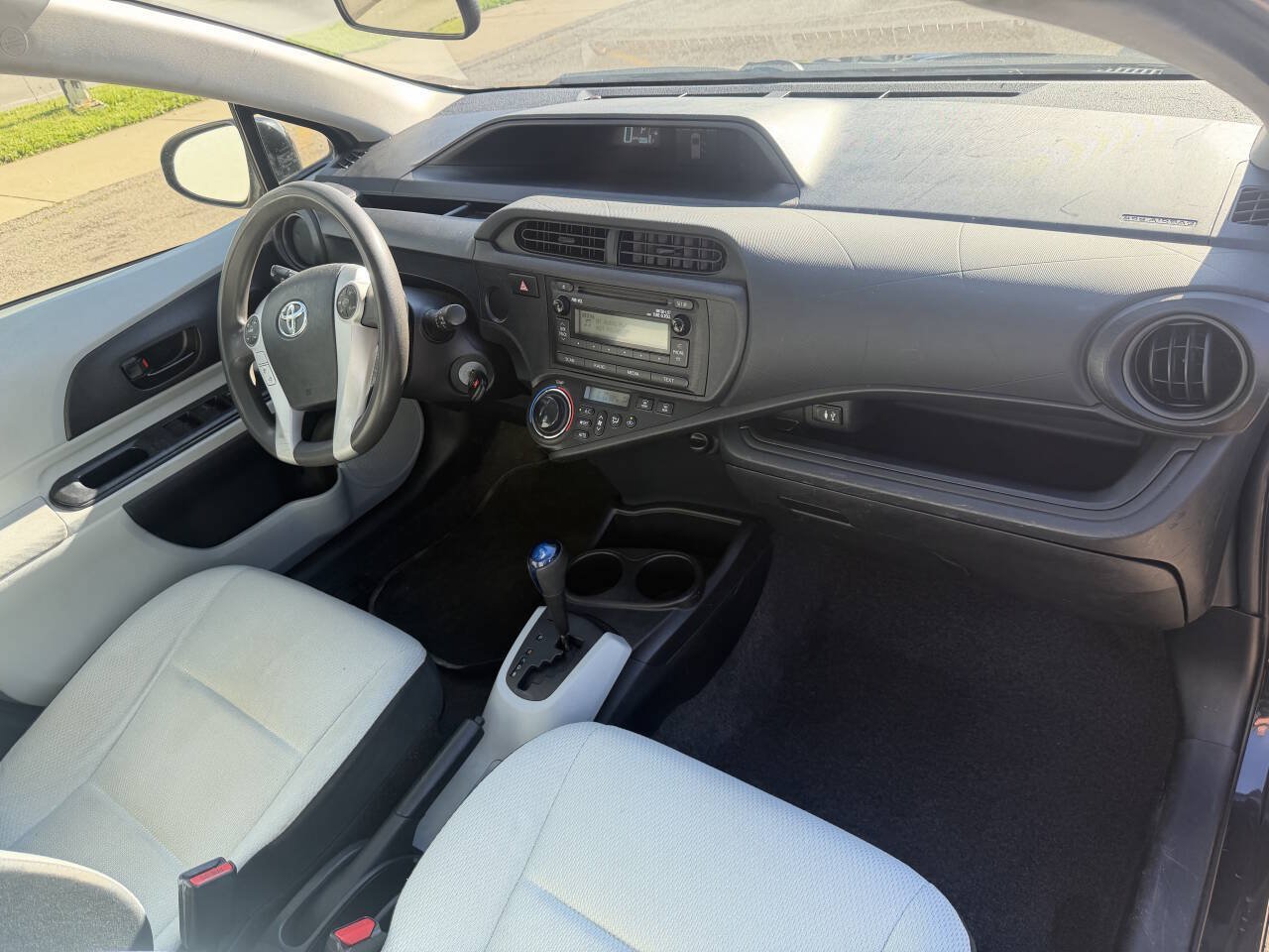 Used 2014 Toyota Prius C One FWD image 8