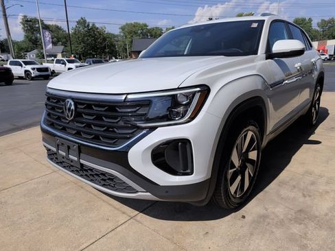 Used 2025 Volkswagen Atlas Cross Sport SE AWD/4WD image 4