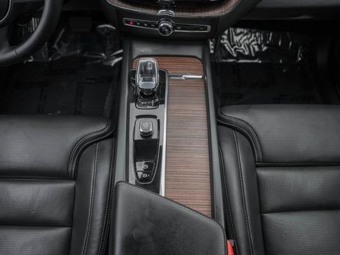 Certified 2023 Volvo XC60 B5 Ultimate w/ Climate Package image 27