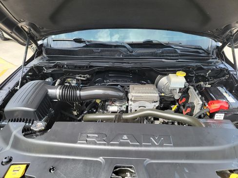Used 2022 RAM 1500 Laramie AWD/4WD image 9