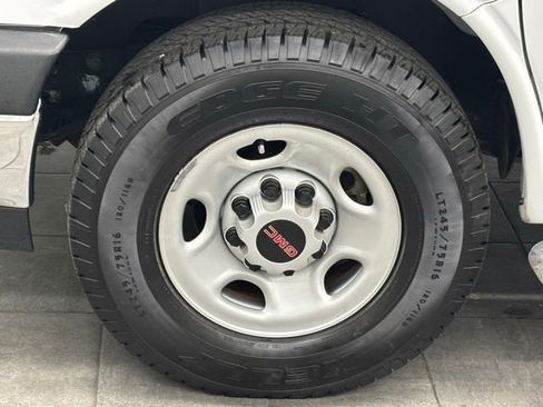 Used 2022 GMC Savana 2500 w/ Driver Convenience Package image 6