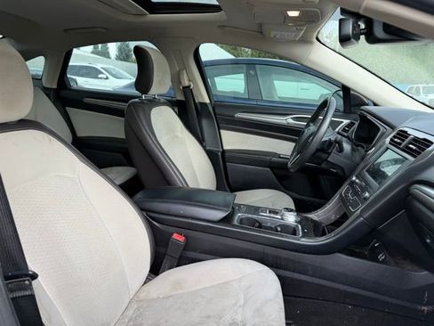 Used 2019 Ford Fusion SE w/ Equipment Group 151A FWD image 13
