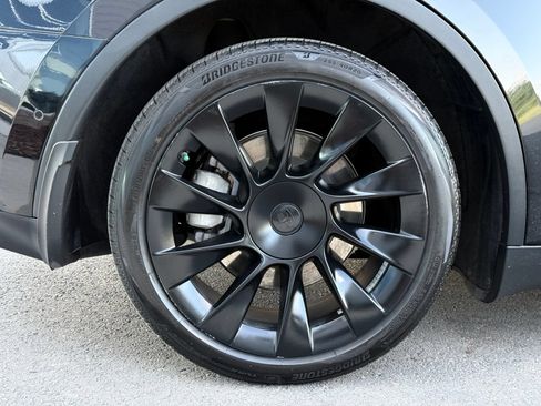 Used 2021 Tesla Model Y Long Range AWD/4WD image 13