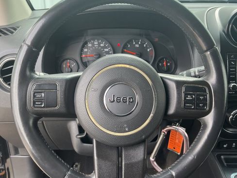 Used 2013 Jeep Compass Latitude FWD image 19