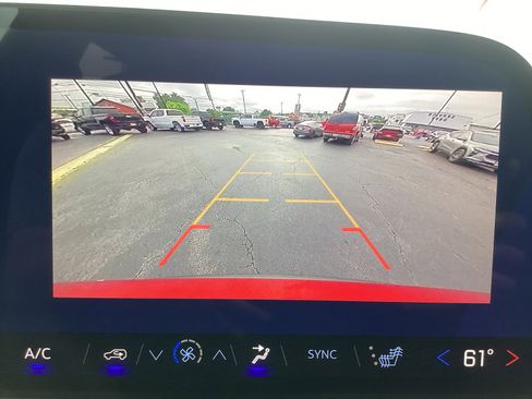 Used 2025 Chevrolet Traverse LT FWD image 20
