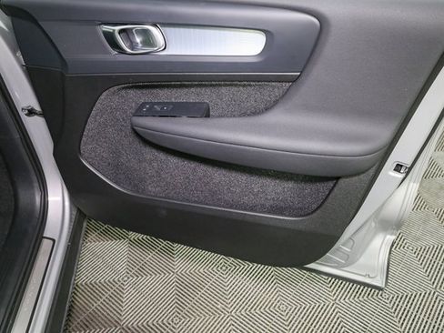 Used 2025 Volvo XC40 B5 Core image 18