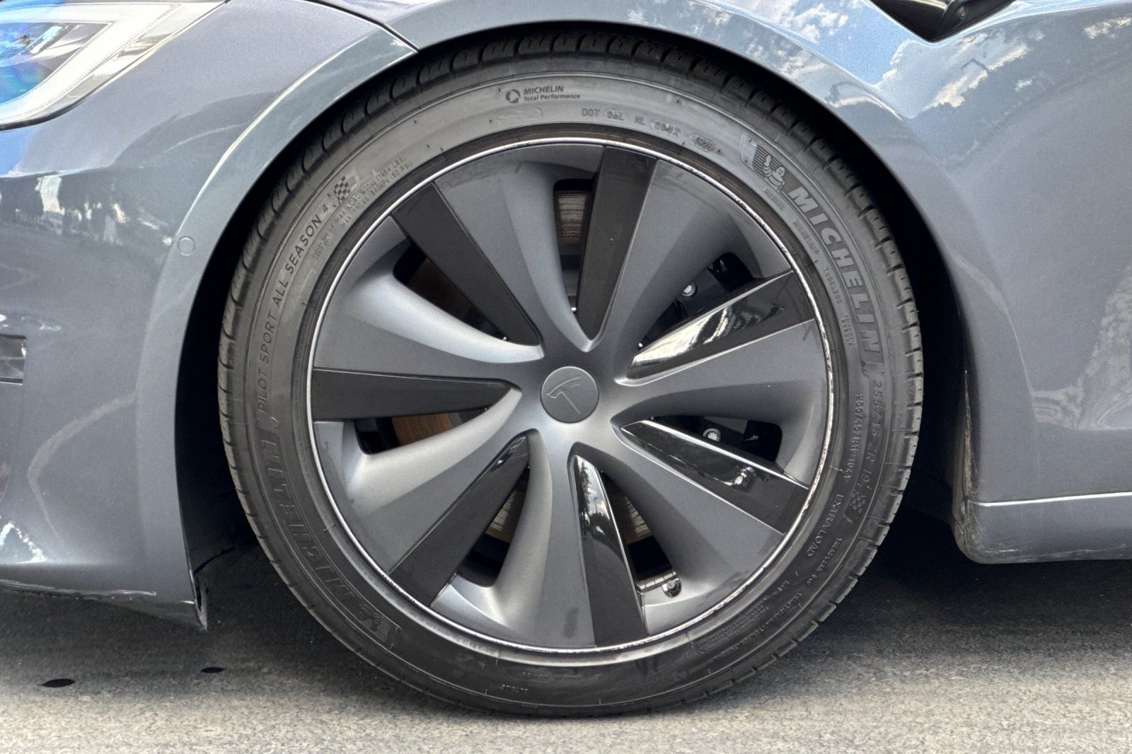 Used 2022 Tesla Model S AWD/4WD image 32