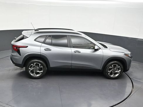 Used 2025 Chevrolet Trax LT FWD image 22
