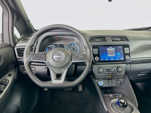 Used 2023 Nissan Leaf S image 17