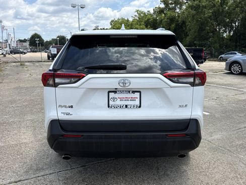 Used 2023 Toyota RAV4 XLE w/ Convenience Package FWD image 4