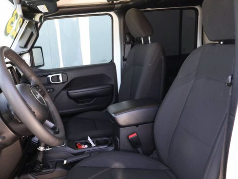 Used 2023 Jeep Gladiator Sport AWD/4WD image 9