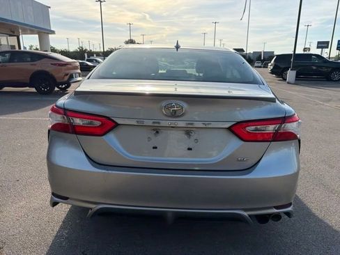 Used 2020 Toyota Camry SE FWD image 5