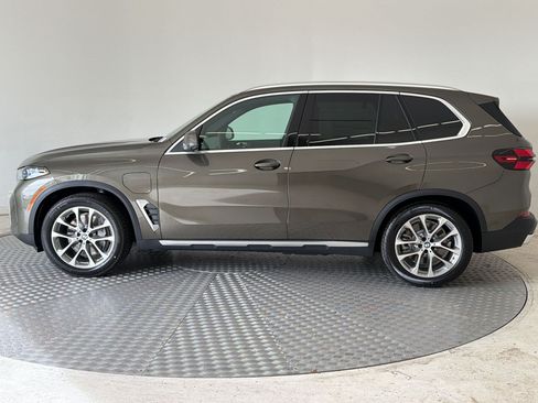 New 2026 BMW X5 xDrive50e w/ Premium Package AWD/4WD image 2