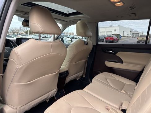 Certified 2020 Toyota Highlander XLE image 29