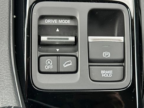 Used 2025 Honda Pilot Touring image 32