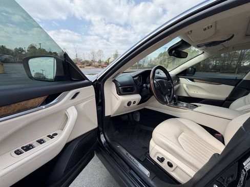 Used 2018 Maserati Levante AWD/4WD image 12