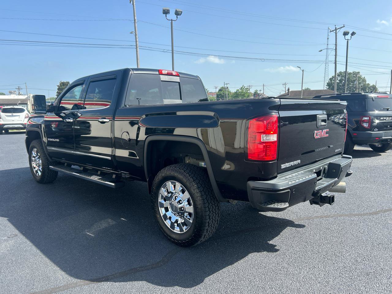 Used 2019 GMC Sierra 2500 Denali w/ Duramax Plus Package AWD/4WD image 7