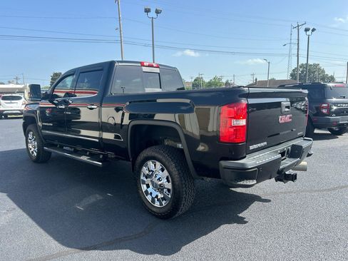 Used 2019 GMC Sierra 2500 Denali w/ Duramax Plus Package AWD/4WD image 7