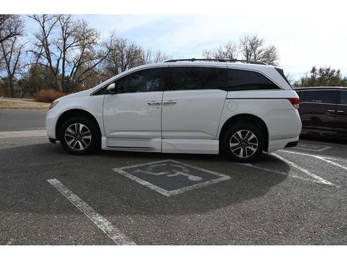 Used 2016 Honda Odyssey Touring Elite image 9