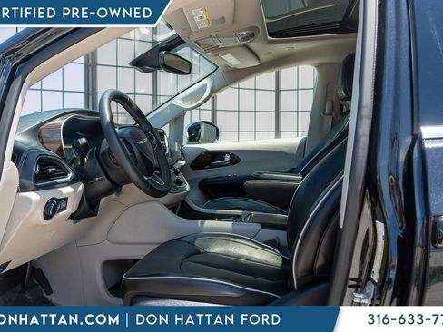 Used 2023 Chrysler Pacifica Limited FWD image 3