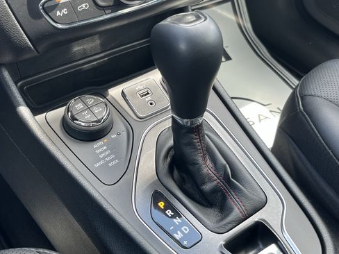 Used 2022 Jeep Cherokee Trailhawk w/ Sound & Nav Group AWD/4WD image 31