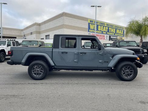New 2026 Jeep Gladiator Sport image 6