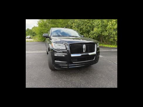 Used 2024 Lincoln Navigator Reserve AWD/4WD image 4