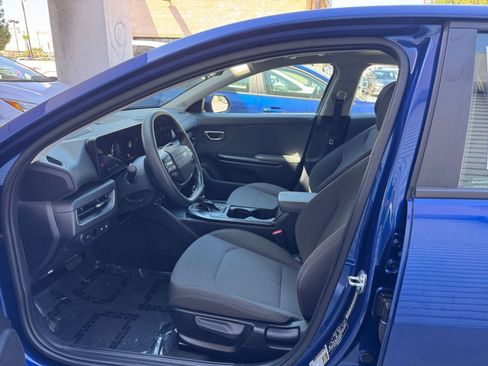 Used 2025 Kia K4 LXS image 27