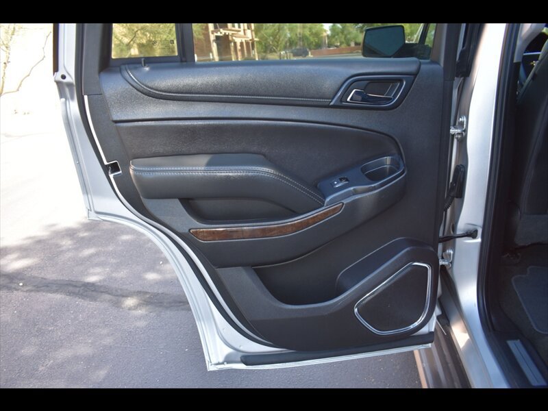 Used 2018 Chevrolet Tahoe LT w/ Luxury Package RWD image 21