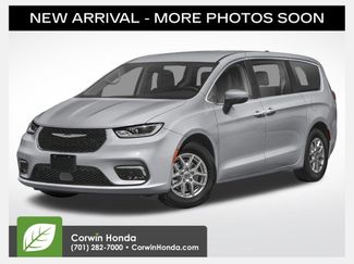 Used 2023 Chrysler Pacifica Touring-L video 1