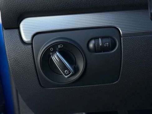 Used 2013 Volkswagen Golf R 4-Door image 55