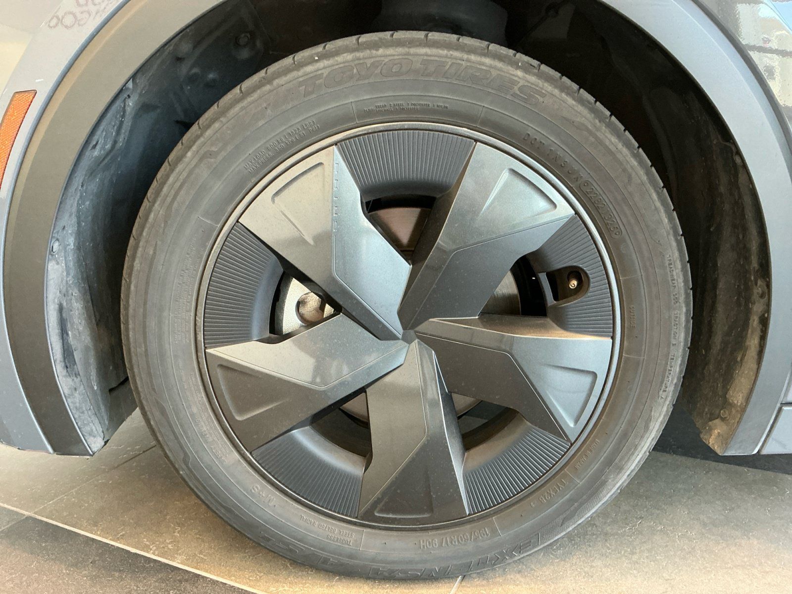 Certified 2025 Toyota Prius LE FWD image 24
