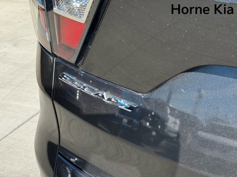 Used 2017 Ford Escape Titanium image 27