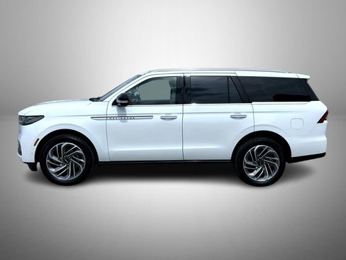 Used 2025 Lincoln Navigator Reserve AWD/4WD image 8