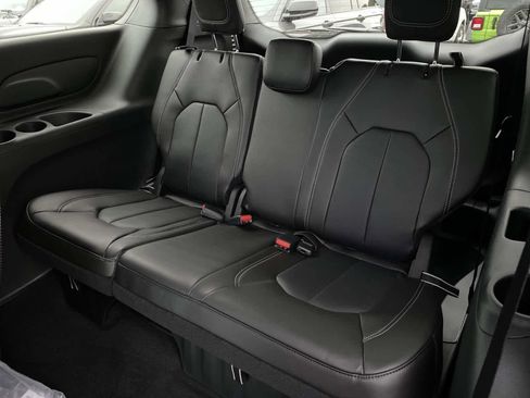 New 2026 Chrysler Pacifica Select image 7