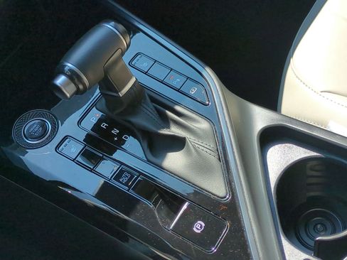 Used 2023 Kia Niro EX Touring image 22