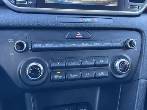 Used 2022 Kia Sportage LX image 5